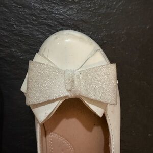 White Bow Flats size 3